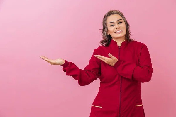 Profissional designer de sobrancelhas